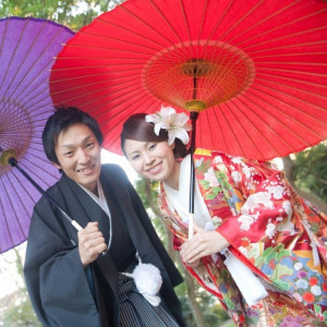 【和装ロケーションフォト】自然に触れながら日本の伝統衣装を纏っておふたりらしさを表現する和装フォトが人気|LA POLTO（ラ ポルト）の写真(870572)