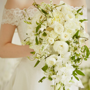 白いバラが清楚な花嫁を際立たせます|LA POLTO（ラ ポルト）の写真(23703714)