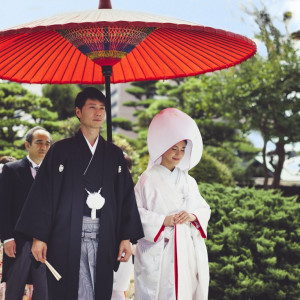 春は桜、夏は百日紅、秋は紅葉を背に|渭水苑／祥雲閣（いすいえん／しょううんかく）の写真(1271400)