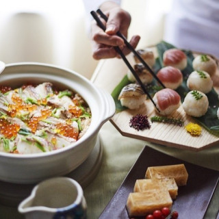 お皿に日本の四季を描いたような目にも鮮やかな和食料理。