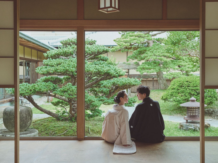 自然豊かな日本庭園で、前撮りやご家族との集合写真にも