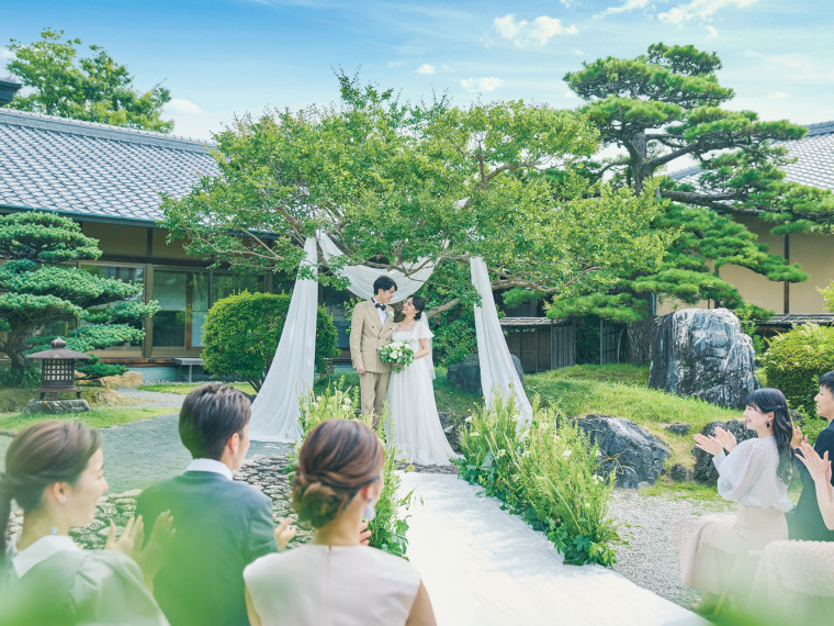 四季折々の自然美に包まれる圧巻の日本庭園