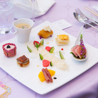 アメリーモンシュシュのヴァージンロードをイメージしたオードブルは出てきた瞬間の華やかさ抜群