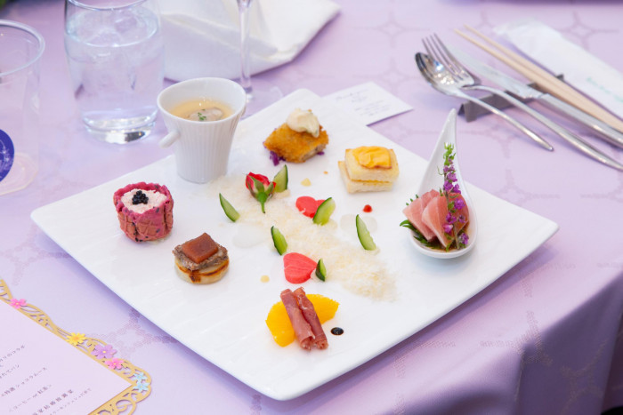 アメリーモンシュシュのヴァージンロードをイメージしたオードブルは出てきた瞬間の華やかさ抜群