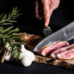 丹念に下処理を施した熟成肉は、焼き加減もお好みに合わせて。|lu CREA -ル・クレア-の写真(38451426)