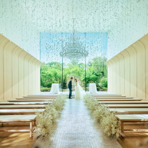 自然光を取り入れた飾らずとも美しいチャペル|郡山モノリスの写真(54531290)