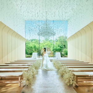 天から滴るようなクリスタルの透明感に満たされた空間|郡山モノリスの写真(54531292)