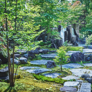 夫婦滝が流れる表情豊かな庭園|郡山モノリスの写真(54561057)