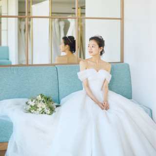 甘いだけではない、洗練された大人可愛い女性像を表現