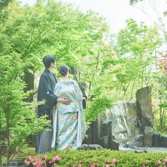 日本庭園は和装にふさわしい装い