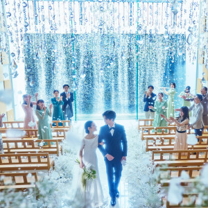 やさしく陽光が注ぐ輝きに満ちた空間で、リラックスした心温まるセレモニーが叶う|松山モノリスの写真(54483476)