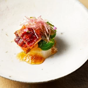 【御酢物】鰻割りポン酢ジュレ 玉葱 茗荷 大葉 胡麻 穂紫蘇|松山モノリスの写真(5072575)