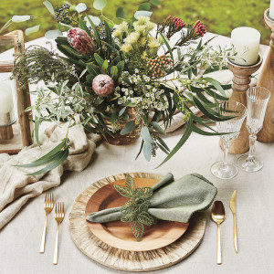 幸せの象徴とされてきたグリーンリースをモチーフにしたボタニカルデザイン|松山モノリスの写真(54504392)