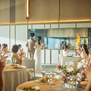 オープンキッチンのフランベショーで美味しいおもてなしがスタート|松山モノリスの写真(54484028)