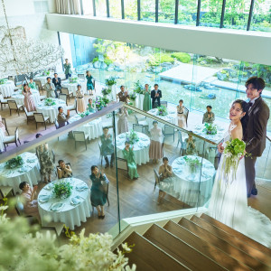 大階段から祝福を受けて入場|松山モノリスの写真(54484033)