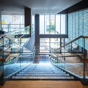 知性と品位漂う洗練されたひとときを予感させる、デザイナーズ建築|松山モノリスの写真(54487320)