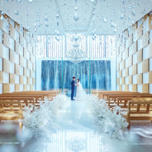 自然光を取り入れた飾らずとも美しいチャペル|松山モノリスの写真(54481916)