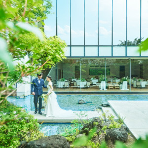 緑・水・光の自然の息吹につつまれ、自然体の美しさが引き出される庭園|松山モノリスの写真(54486513)