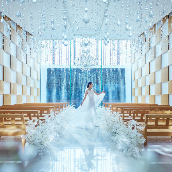 日本三大絣のひとつである伊予絣をモチーフにした木目の美しい壁面|松山モノリスの写真(54481846)