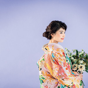 和装にはトレンドのカラフルな色味の色打掛が登場 おしゃれなブーケが映える特別な一着を|インフィニート 名古屋＜エルフラットグループ＞の写真(20891547)