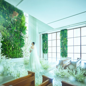 木の温もりと緑溢れるナチュラルなチャペル|パラッツォ ドゥカーレ 麻布 （Palazzo Ducale AZABU）の写真(55892542)