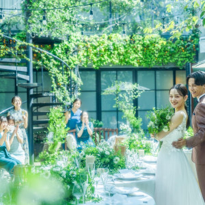 明るく開放的なガーデンでウェルカムパーティもできる|パラッツォ ドゥカーレ 麻布 （Palazzo Ducale AZABU）の写真(55891595)