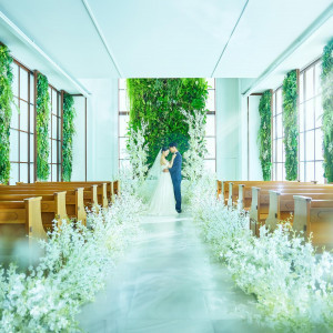 理想のウエディングドレスをプランナーに相談して