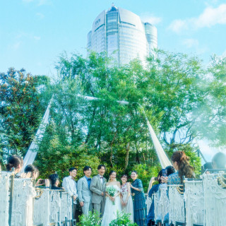 心地よい風にドレスがなびく姿は「まるで映画のワンシーンのよう」とゲストも思わず息をのむ