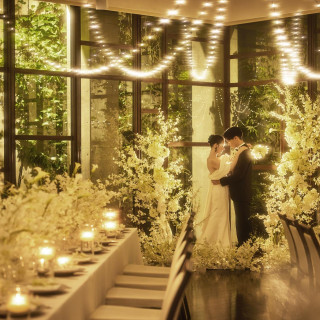 キャンドルの明かりが幻想的なロマンチックウエディングも人気