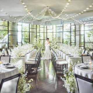 温かみがある雰囲気の「ラ フォレスタ」。照明やキャンドルなど幻想的なパーティも叶う