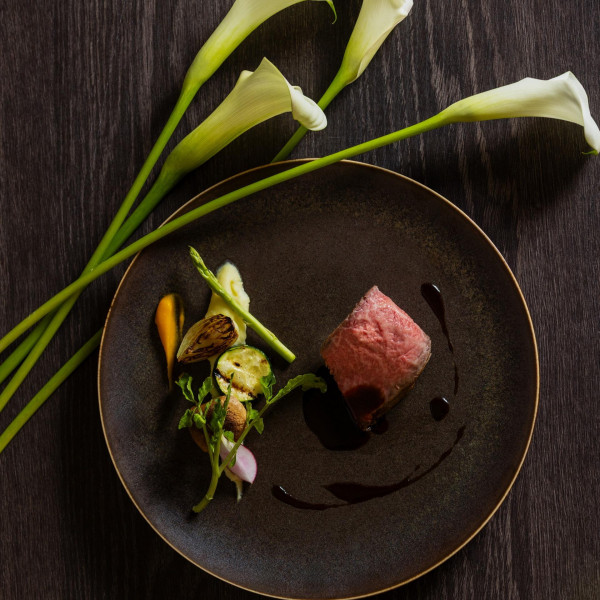 仏3ツ星店修行シェフ×グルメガイド1ツ星の割烹料理長が手掛ける和フレンチは、幅広い年代に好評