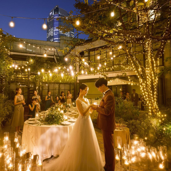 幻想的なナイトパーティも人気