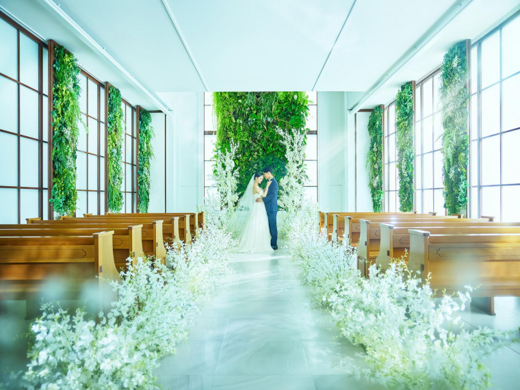 理想のウエディングドレスをプランナーに相談して