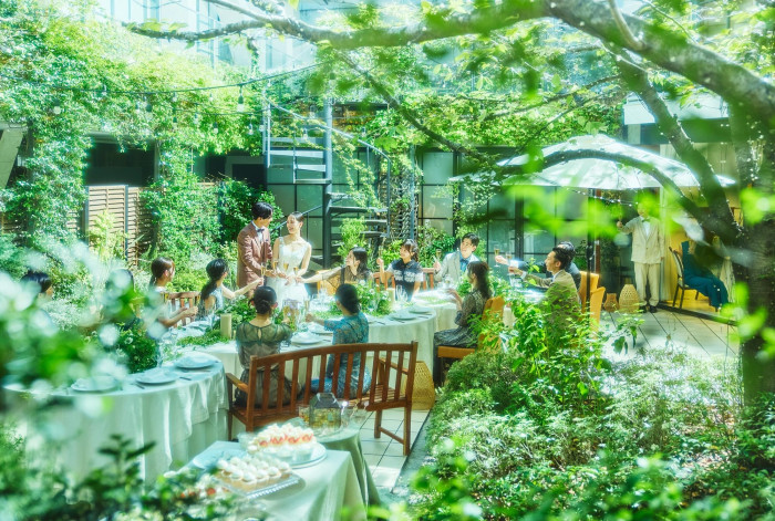 テラスでは、お好きなドリンクを片手にグリルブッフェを振舞える