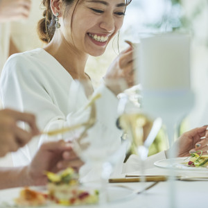 沖縄県産の食材をふんだんに使用したコース料理でおもてなし|ザ・ギノザリゾート 美らの教会/アールイズ・ウエディングの写真(38956769)