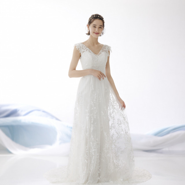 ウェディングドレス・衣装｜ザ・ギノザリゾート 美らの教会/アールイズ