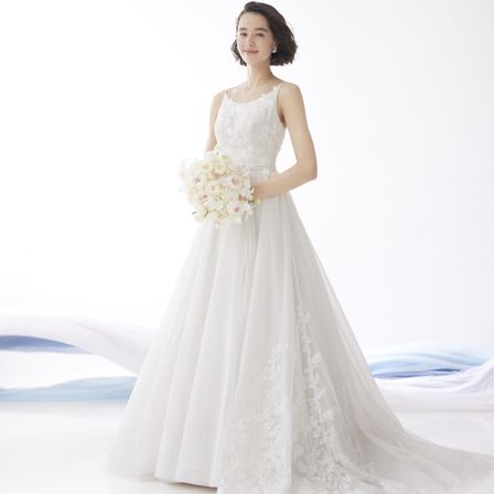 花嫁らしい初々しい気品に満ちた、ウエストからふわりと広がるAラインドレス「Aloa」。|ザ・ギノザリゾート 美らの教会/アールイズ・ウエディングの写真(30609748)