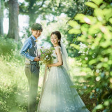 花嫁の美しさが際立つドレス姿を創りだす、細やかなフィッティングから挙式当日のドレスアップまでサポートいたします。