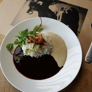 【当月限定】話題の「黒と白のフレンチカレー」プレゼント