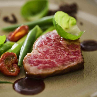 オンラインフェア限定!後日ご来館で【クチコミ料理評価1位受賞】黒毛和牛の絶品3万円コースを無料試食