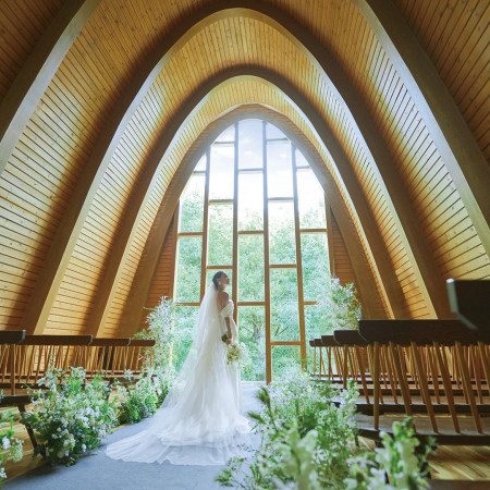 「森のマナーホール」
すべて本物の木を使った
純粋木造建築のセレモニー会場