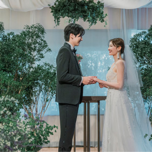【人前結婚式】おふたりにとって大切な方々を目前に結婚の誓いを立てる人前結婚式。式の進行や内容に決まりはなく、おふたりらしい誓いを立てることができます。|Concept 1/f [コンセプト・エフブンノイチ]の写真(49952190)
