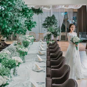 【ひとつのテーブルを囲んでアットホームな会食Wedding】ご親族中心でお食事を楽しみたい、ご両家の絆を深めたいという方にお勧めのスタイル。|Concept 1/f [コンセプト・エフブンノイチ]の写真(49884501)