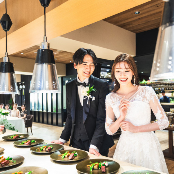 ライブ感抜群のオープンキッチンから料理が仕上がる音や香りもお届けします！