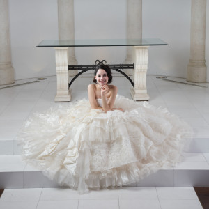 ドレスのふんわり感でソロショットがよりかわいく撮れる「お座りショット」|Casa Noble OSEIRYU（カーサノーブレオセイリュウ）の写真(2699403)