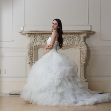 ボリュームのあるドレスは華やかな印象に