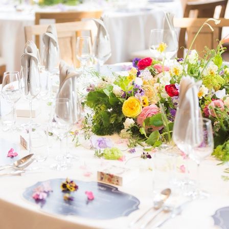 カラフルな装飾で会場は明るい雰囲気に|ニーズみなとみらい VERANDA by T&G WEDDING(旧 ベイサイド迎賓館ベランダ)の写真(1018504)