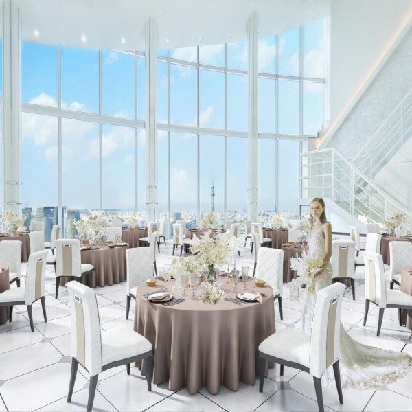 天井高13m*解放感抜群の会場。最旬演出の感動が何倍にもなってゲストの心に響く、美しい夜景とともに