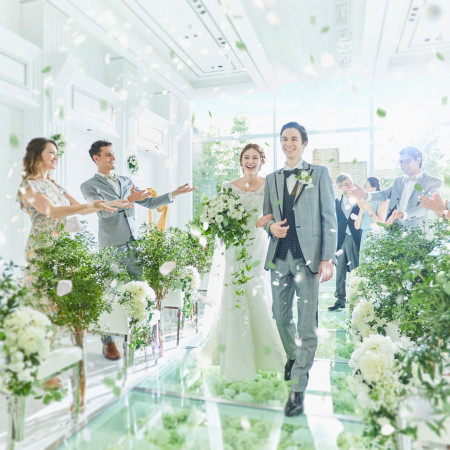 ゲストからの祝福のフラワーシャワー