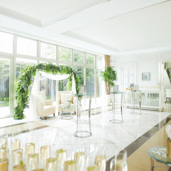 専用ホワイエもあるので、リラックスできるひとときを贈ろう